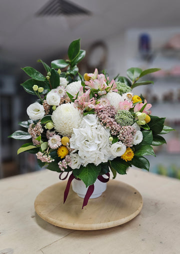Seasonal Fresh Floral Arrangement in a Vase Workshop