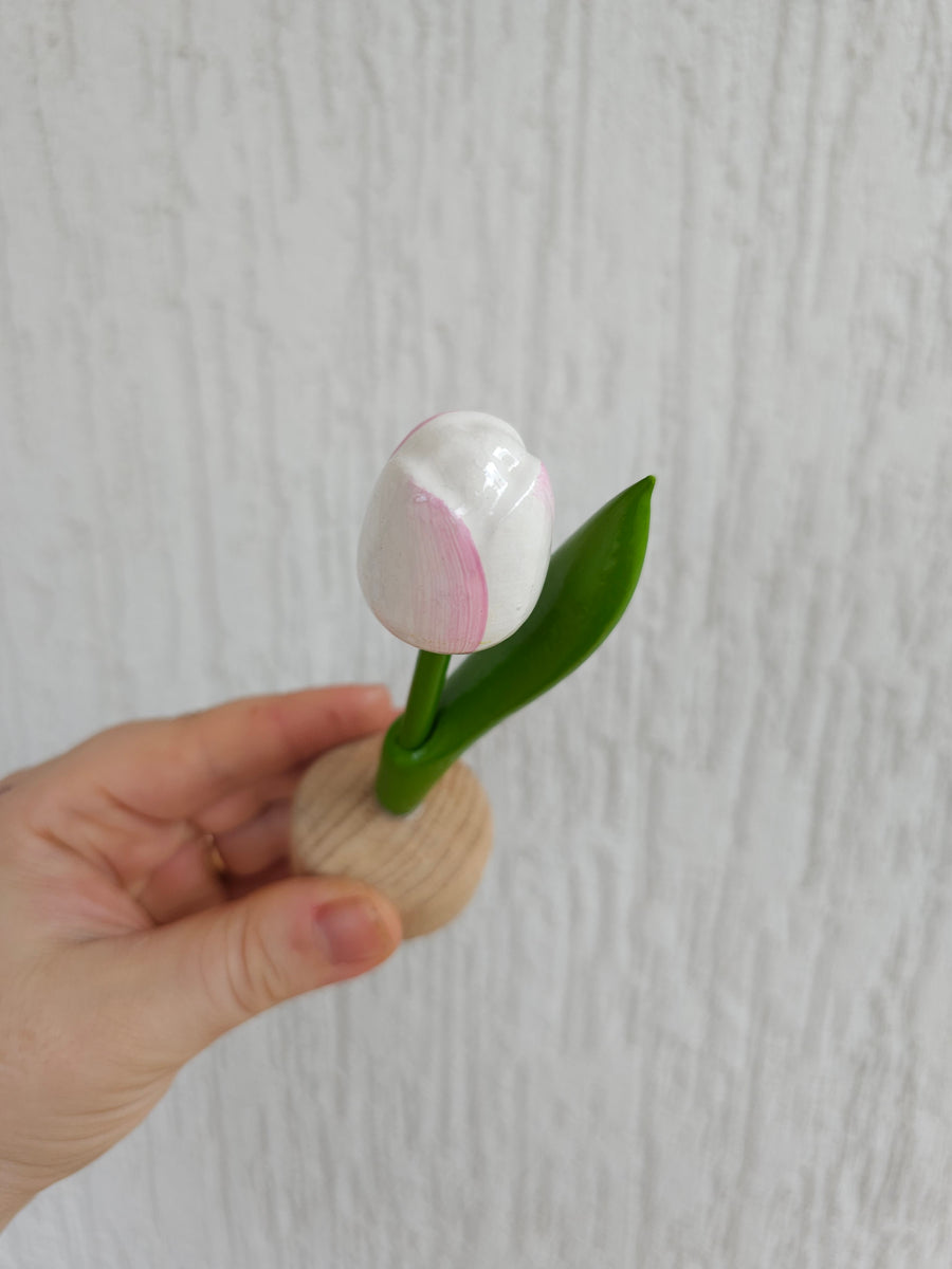 Wooden Tulip with pedestal - Single