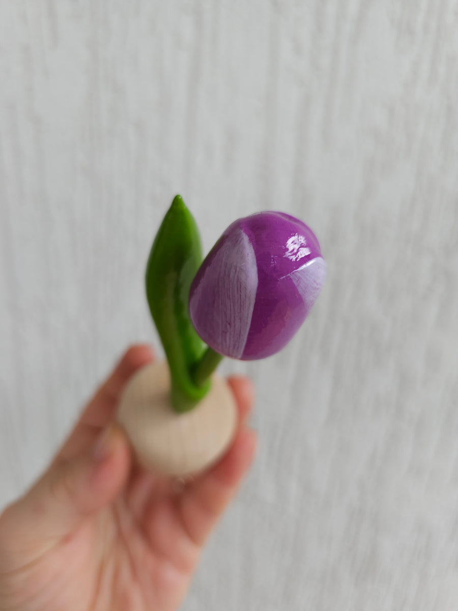 Wooden Tulip with pedestal - Single