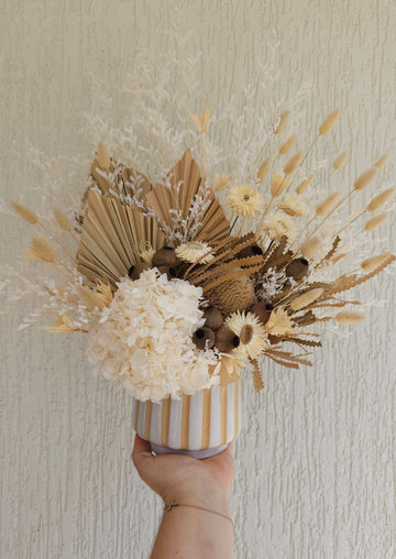 Everlasting Seasonal Dry Floral Arrangement in a Vase Workshop - Neutral Tones