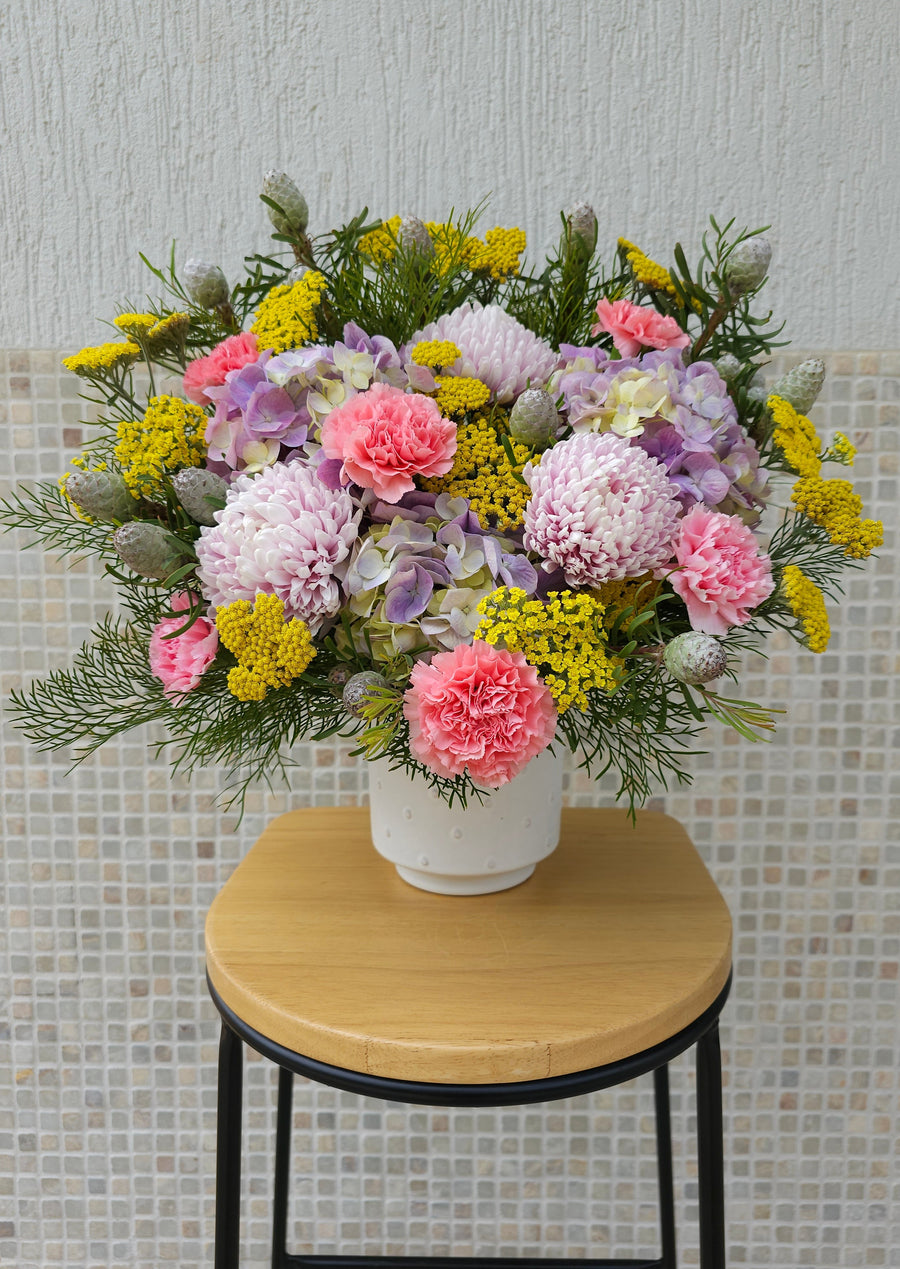Seasonal Fresh Floral Arrangement in a Vase Workshop