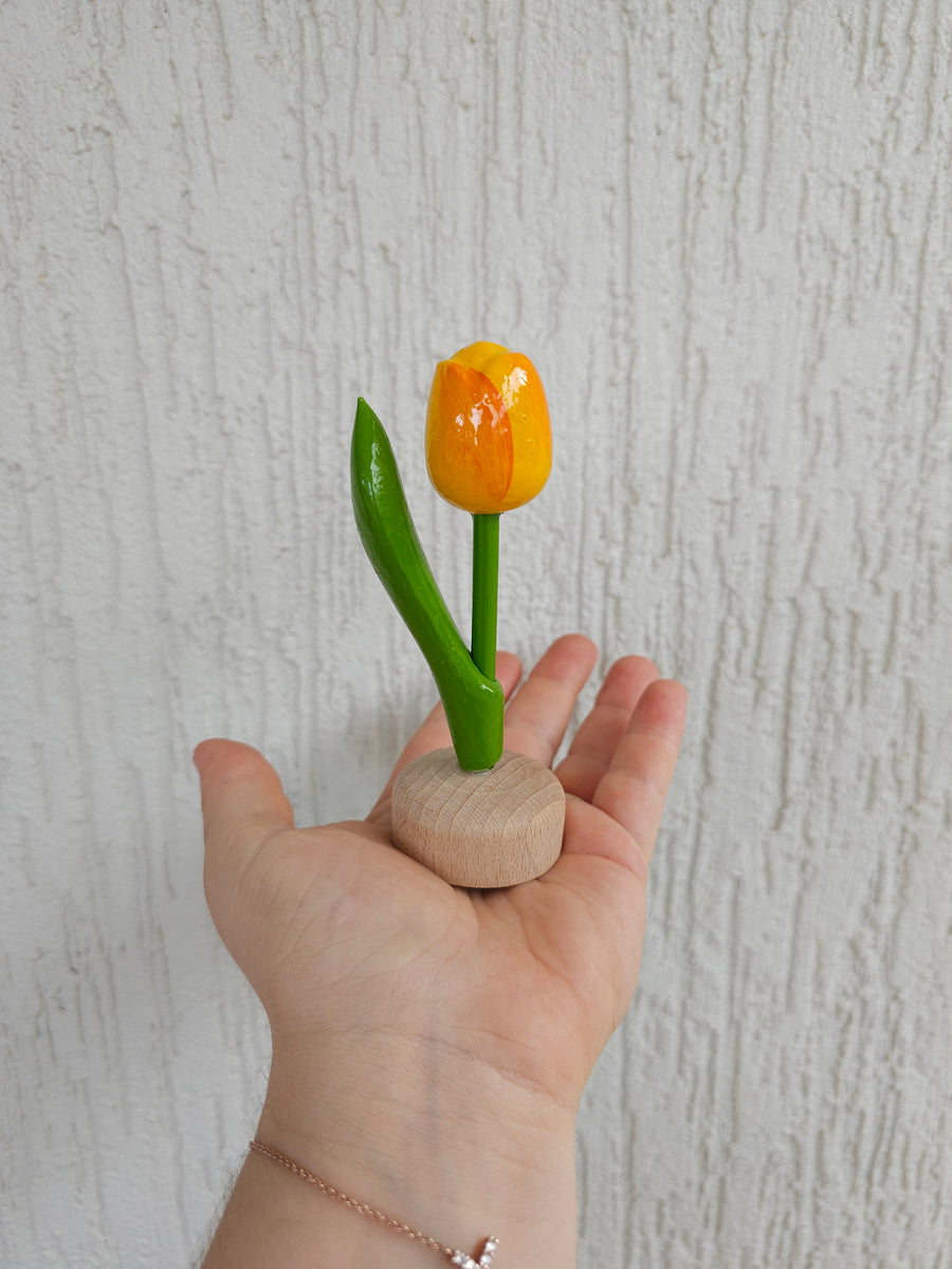 Wooden Tulip with pedestal - Single